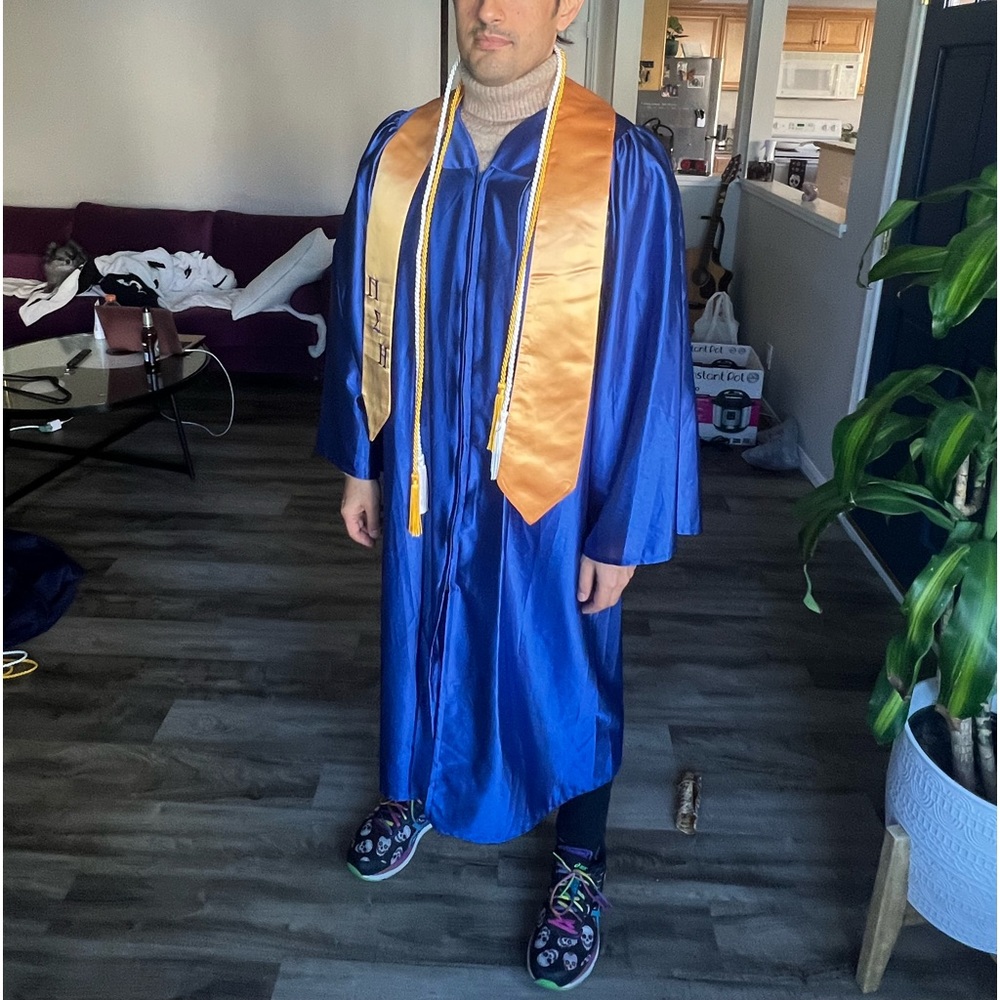 Oak Hall/ C.E. Ward Size 5’ 6” - 5’ 8” Blue Graduation Gown